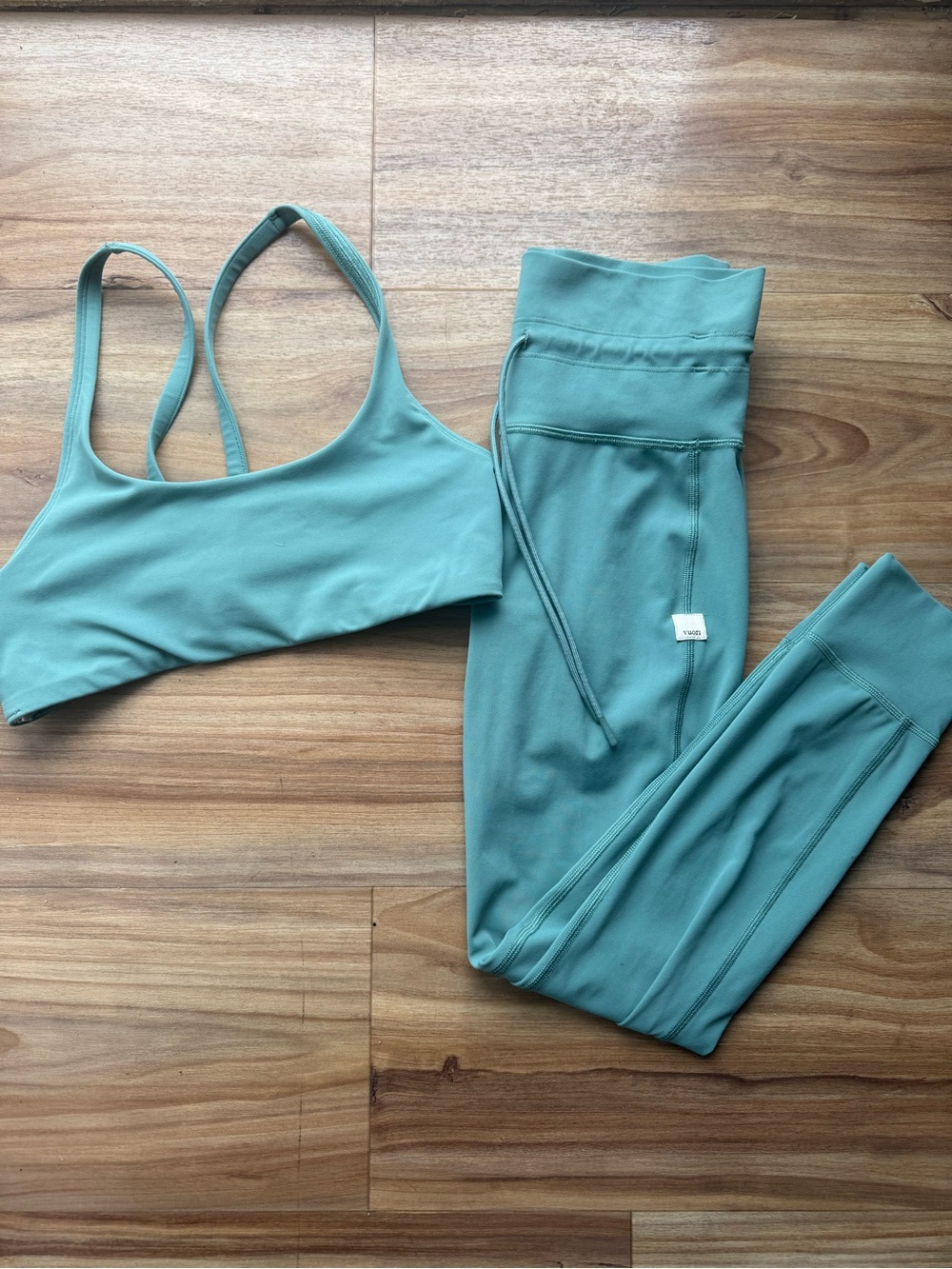 Vuori Teal Green Active Leggings & Sports Bra Set